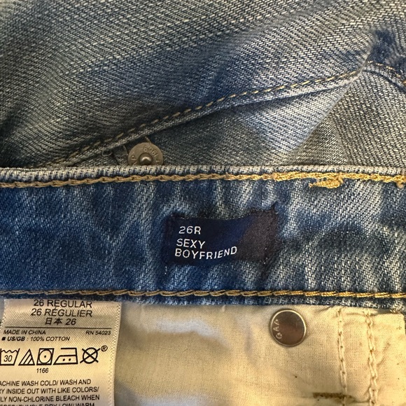 Gap Sexy Boyfriend Jean. 26 Regular. - Picture 4 of 5
